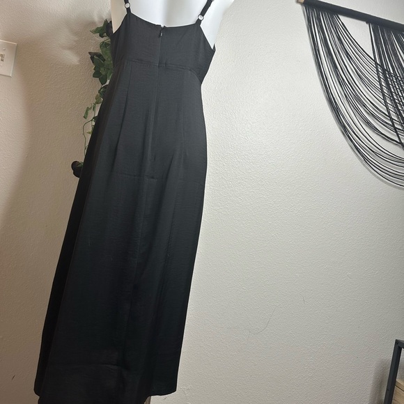 Express Black Garment - Picture 3 of 4